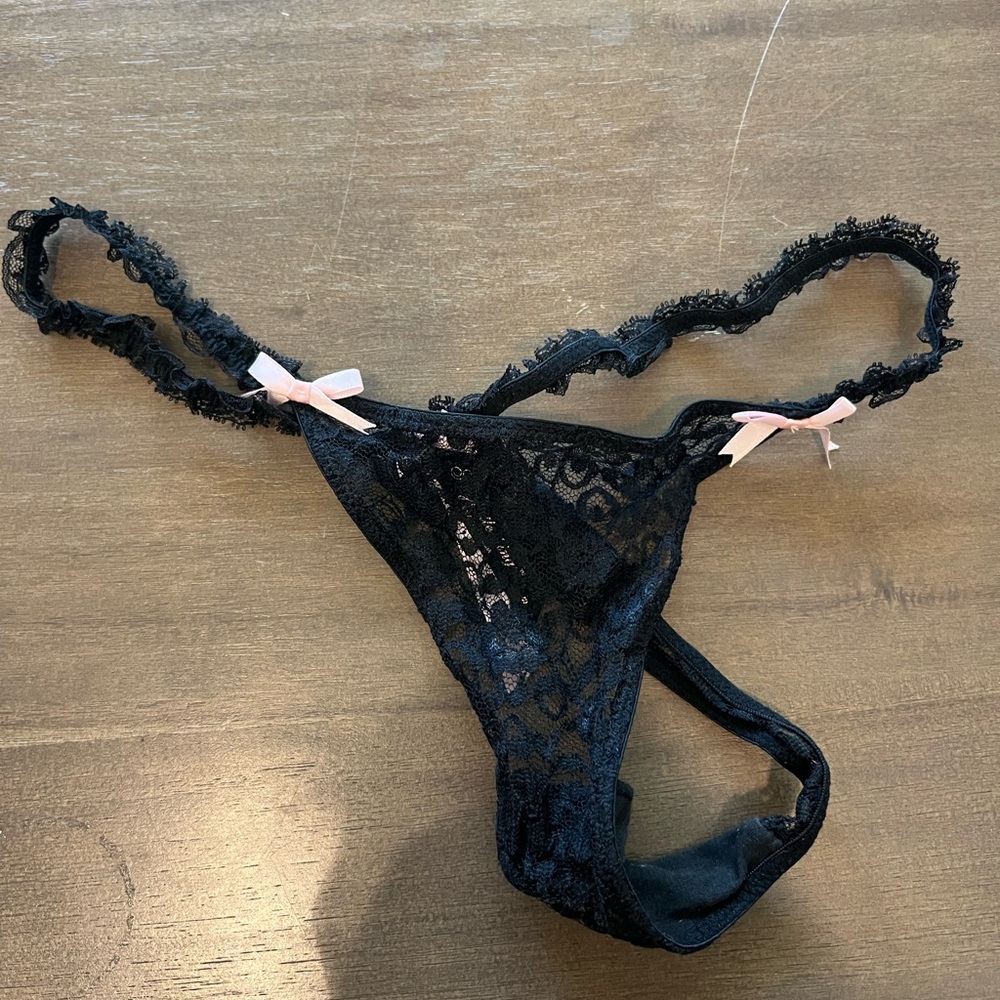 Victoria’s Secret 3 piece black lace set - Picture 13 of 14